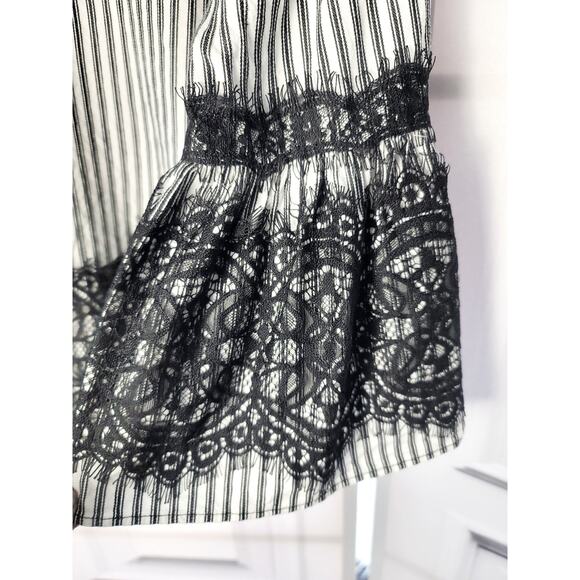 EUC Zara Lace Bell Sleeve Blouse - Small - Picture 9 of 10